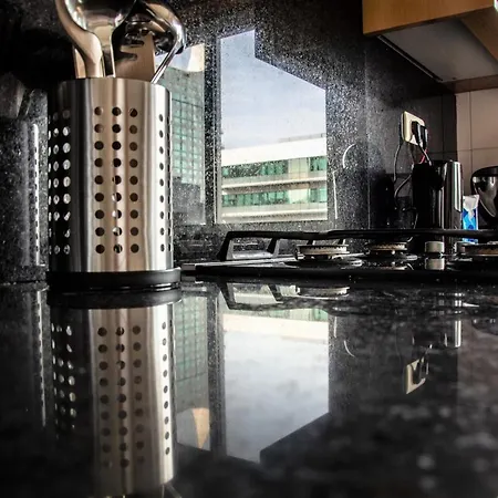 Central Orient Residence - Modern, Spacious And Sunny! By The River!-2